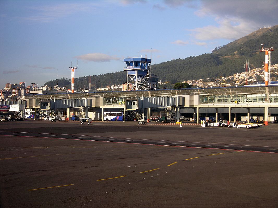 Ecuador Quito 01-04 Quito Airport